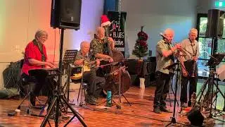 Braben Jenner Hot Five 'With a Twist of Christmas' clip 4 PXL 20251207 053237863