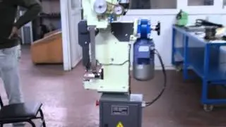 full automatic eyelet attaching machine
