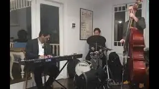 Live Vibes Jazz Trio Cavin Orosa, Deva Permana, Owain Edwards