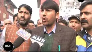 Video: Rehbar-e-Taleem teachers protest for delinking salaries