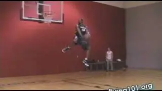 Brent Petway is a beast....off 1 foot?!!!