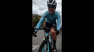 Quick reactions save Pro Cyclist in bunch sprint