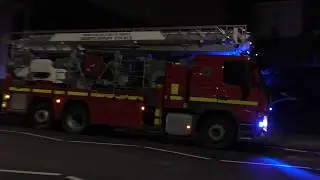 Merseyside Fire & Rescue Service Kirkdale ALP Responding / Arriving On Scene