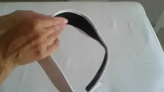 Красный и белый солнцезащитный козырёк Run Visor 2XU UA1150f