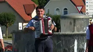Vaške pevke iz Pristave in Peter Misja - Med cvetlicami po logu