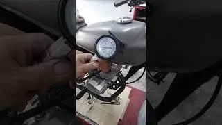 Demonstrate how to use compression tester