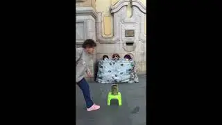 Streetlife, tricks, and entertainment in Sevilla, Spain #Shorts