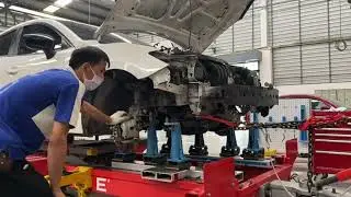 Ремонт передней рейки Mazda 3 после аварии на скамье Celette с универсальными приспособлениями