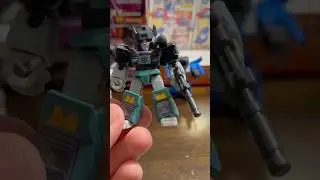 Shattered Glass Sideswipe Speed Build - Blokees Transformers Defender 01