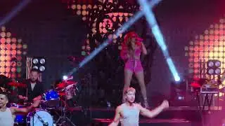 Melody - Las cuerdas de su guitarra - Auditorio Los Del Río Dos Hermanas - Esa Diva Tour (26-06-25)