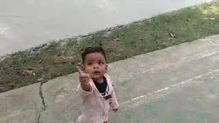 Ridhi apne bhaiyo ke saath masti ker rahi h.. ye pal hamesa special  hote h..♥️♥️