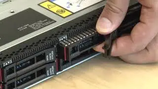 Lenovo ThinkSystem SR635 installing a hot swap drive