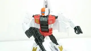 Rob A Reviews Transformers Combiner Wars QUICKSLINGER (Slingshot}