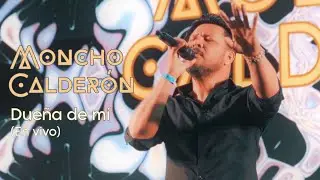 MOṈCĦO C&Delta;LDER&Oacute;Ṉ - Due&ntilde;a de m&iacute; (en vivo)