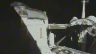 sts119 payload bay opening