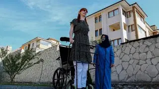 Diese 24-J&auml;hrige ist die gr&ouml;&szlig;te Frau der Welt