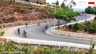 Climbing up the 8 bends of Sibea Bea, Lake Toba