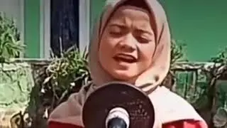 Subhanallah, ternyata ini penyanyi asli sholawat Burdah yang sering kita dengarkan..