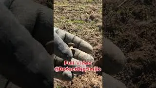 Мой металлоискатель подсказал мне это выкопать, и я это сделал! #короткие #металлоискатель #сокро...