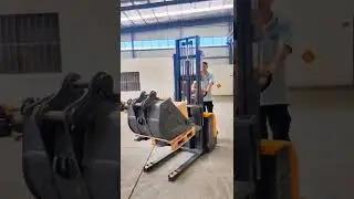 Electric stacker truck suitable for small factories