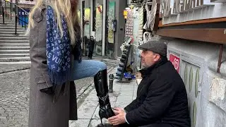 BLONDE HAVING HER BOOTS SHINED #shoeshine #istanbul#turkey#boots #pamellachka 