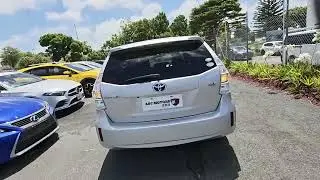 2013 Toyota prius Alpha 7 seaters 1.8L hybrid silver 104k