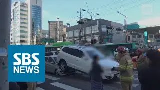 서울 동대문구서 시내버스 돌진해 11중 추돌…10명 경상 / SBS / 제보영상