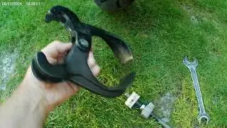 MOTORCYCLE TIRE BEAD BREAKER COMPACT & PORTABLE