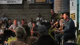 Lee Thomas Miller Sings 
