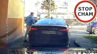 Zablokował wyjazd z parkingu - nie było gdzie stanąć #2152 Wasze Filmy