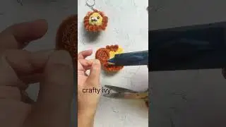 How to make a cute lion keychain | fuzzy wire, pipe cleaner, chenille tutorial