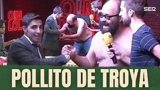 El bautismo de Ignatius como luchador canario: Pollito de Troya