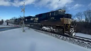 310 рейдов через Аркпорт, штат Нью-Йорк, с великолепным лидером SD70. Спасибо Джеку Карни.