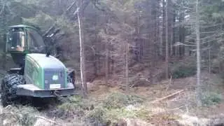 John Deere 1070E i gallring/ in thinning (Sydved)
