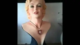 Marilyn Monroe Bust with Heart www.displaystatues.com