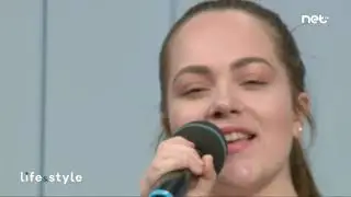 Rachel Lowell - Flashlight on Life & Style