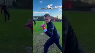 Welche Tipps hast du um einen Elfmeter zu halten?🤔 #goalkeeper #tutorial #penalty #save#bestsaves