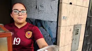PROBANDO COMIDA CALLEJERA VENEZOLANA 🇻🇪 POR PRIMERA VEZ, EN LIMA; PERÚ 🇵🇪 TEQUEÑOS, PASTELITO, ETC