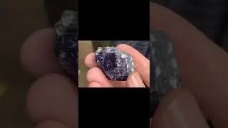 That's how the raw tanzanite crystal look like.