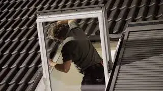 Instalace sol&aacute;rně nap&aacute;jen&eacute; venkovn&iacute; rolety VELUX SSL