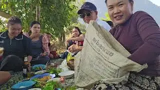 ກີນເຂົ້າສາມະຄີ ແຄມແມ່ນ້ຳລີກເມືອງເຟືອງ