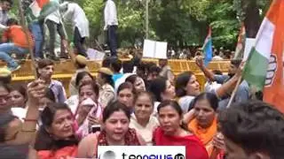 Congress protests against BJP over  Rahul Gandhi's convoy attack incident