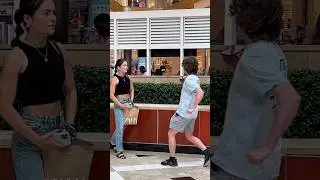 ШАЛОСТЬ С ПРИСТАЛЬНЫМ ВЗГЛЯДОМ В ТОРГОВОМ ЦЕНТРЕ!