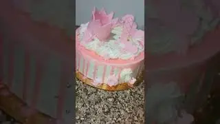 pink crown cake #cakes #baking #cakeart #cakestagram #cakedesigner #chocolatecake #chocolate