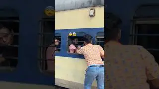 Train me chori😱 #viralvideo #train #chori #mobile #omg