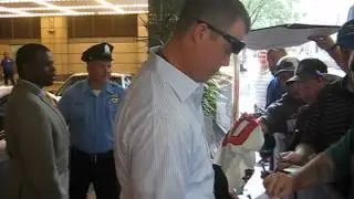 Chipper Jones Signs Autographs for The SI KING 8-8-12