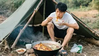 农村小伙上山挖野菜，买条鱼烫火锅！