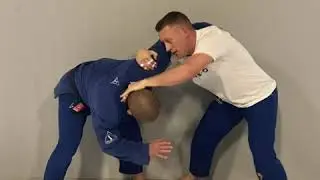 Train For Real // Police Takedown Using the Under Hook and Stiff Arm