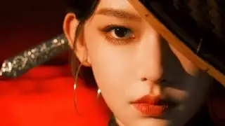 Cheng Xiao hairpins can also be weapon in her dance performance In The Florest Huacai Heritage Gala