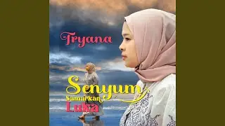 Senyum Samarkan Luka
